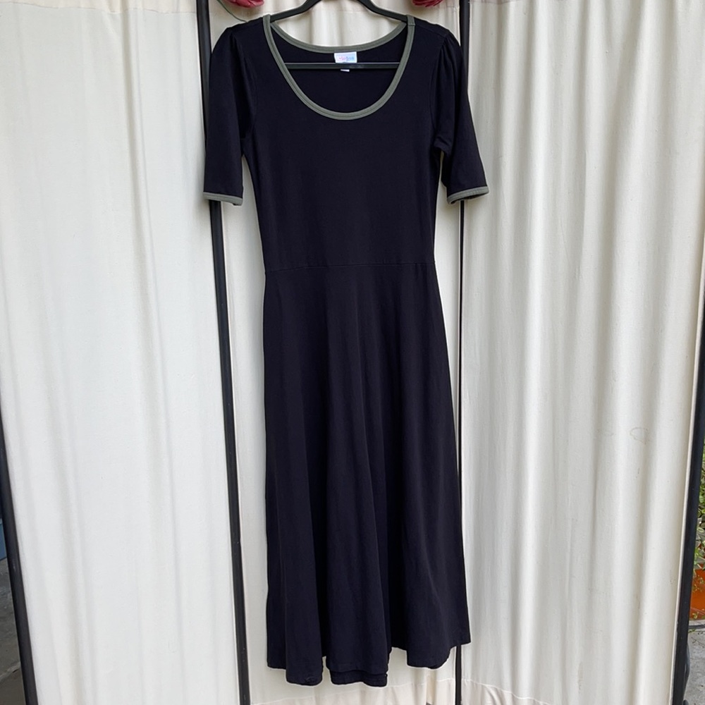 ❗️SOLD❗️EUC- LULAROE BLACK W/GREEN TRIM FLARED MAXI DRESS - Picture 1 of 14